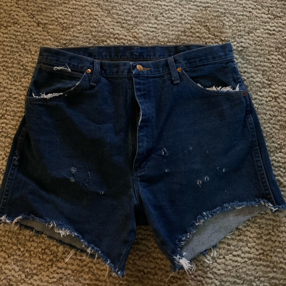 Wrangler cut off jean shorts.